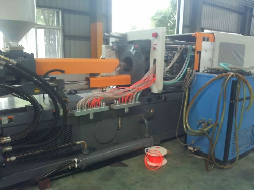 Chine Soutenir la machine à injection HJ128S-PET Fabricants